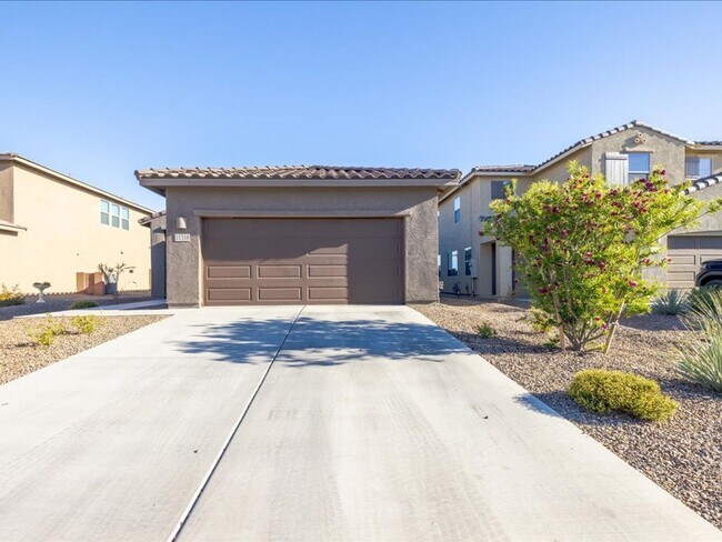 Photo - 3 Bedroom 2 Bathroom  MOUNTAIN VIEWS! $500...