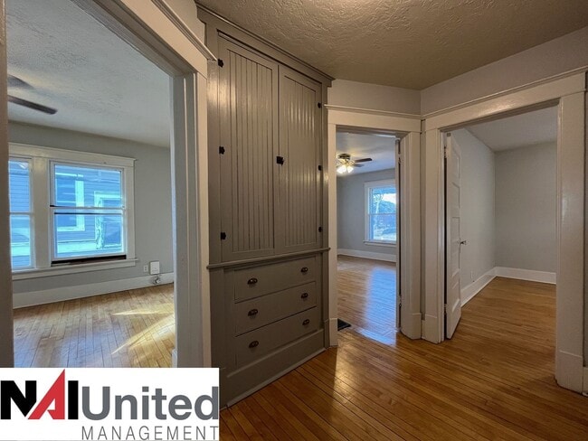 Photo - Almar - 2630-32 Douglas St. Unit 2632