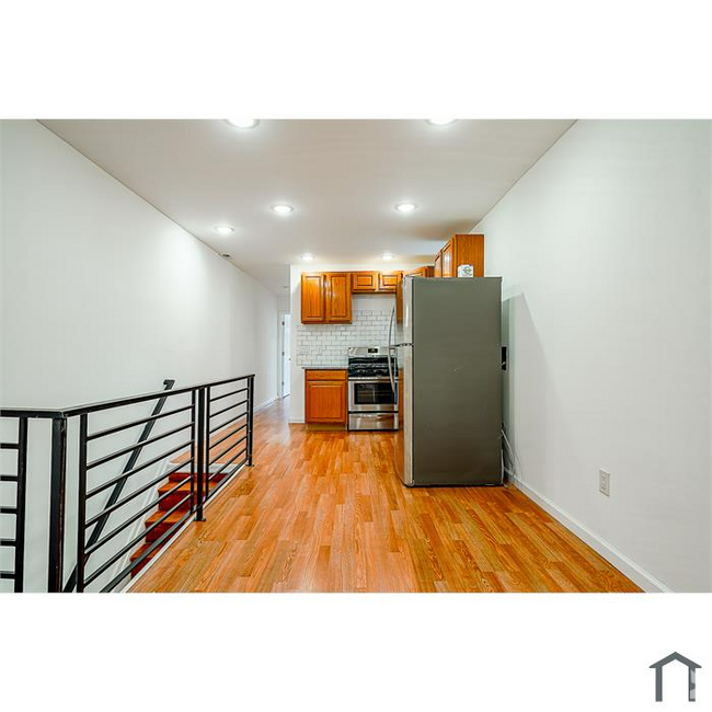 Building Photo - 3964 Poplar St Unit 2 Rental
