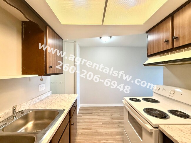 Photo - 901-931 West Brookwood Court Unidad 915 W Brookwood Ct