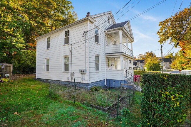 Building Photo - 117 Golden Hill St