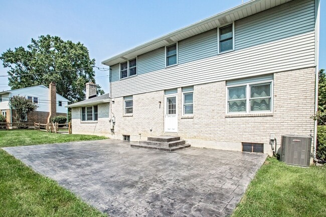 Photo - 2412 Manet Rd