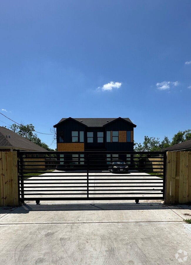 Building Photo - The Maggie House