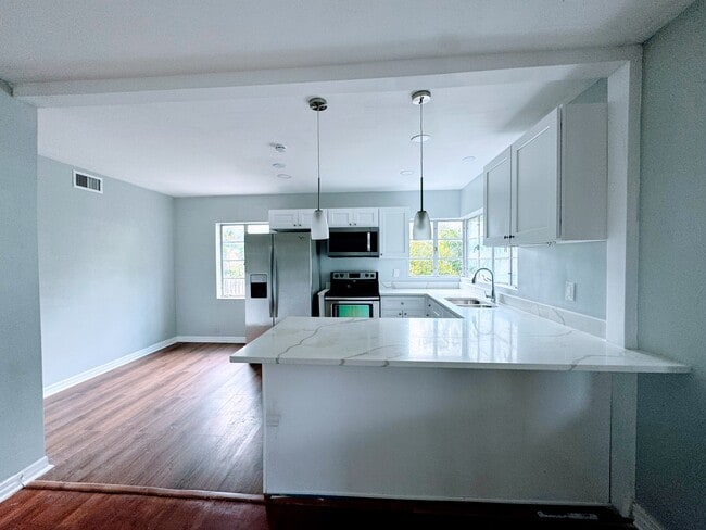 Photo - 747 Moravon Ave