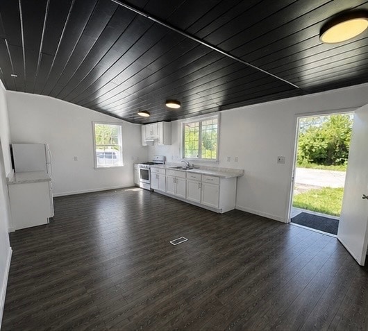 Building Photo - 5870 Villa Ave