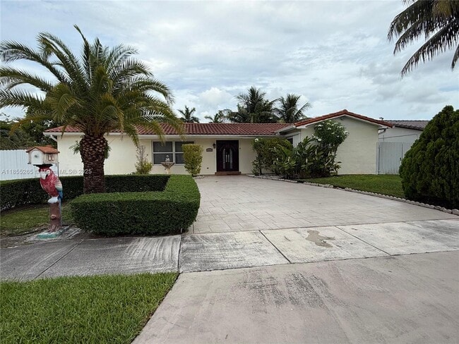 Building Photo - 1715 SW 102nd Ct Rental