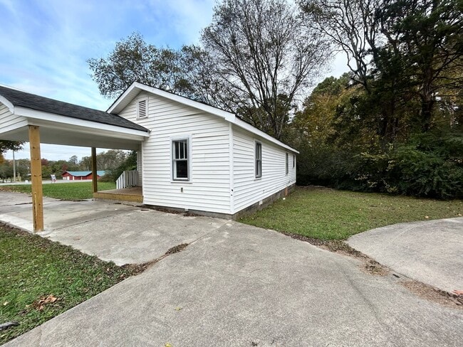 Photo - Charming 2 Bed, 1 Bath, Attached Carport and Spacious Yard!