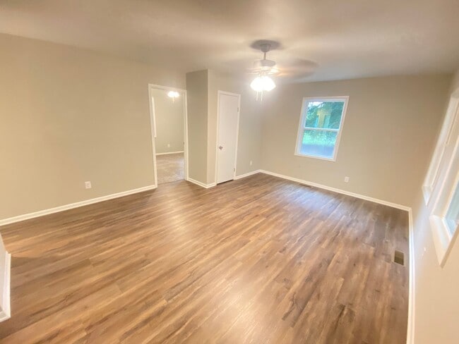 Photo - 3bd/1ba House Renovated In 2021 near Hwy 2...