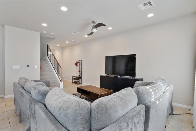 Photo - 417 Epiphany Ln