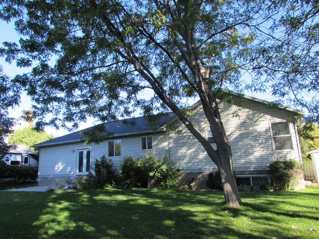 Photo - 1879 Town Meadows Ct