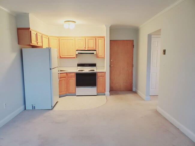 Building Photo - 27 Oak St Unit 11 Rental
