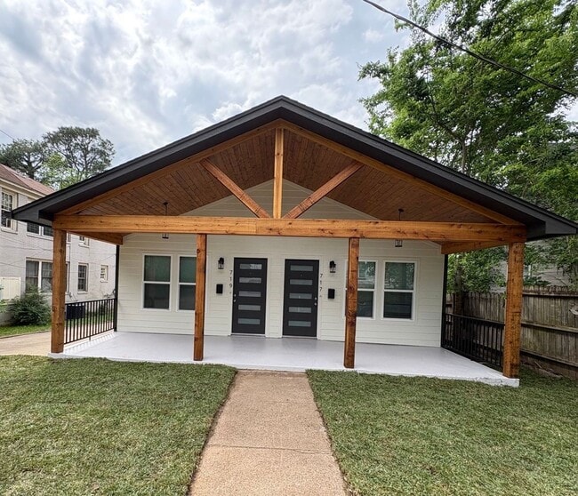 Building Photo - 717-719 Augusta Ave