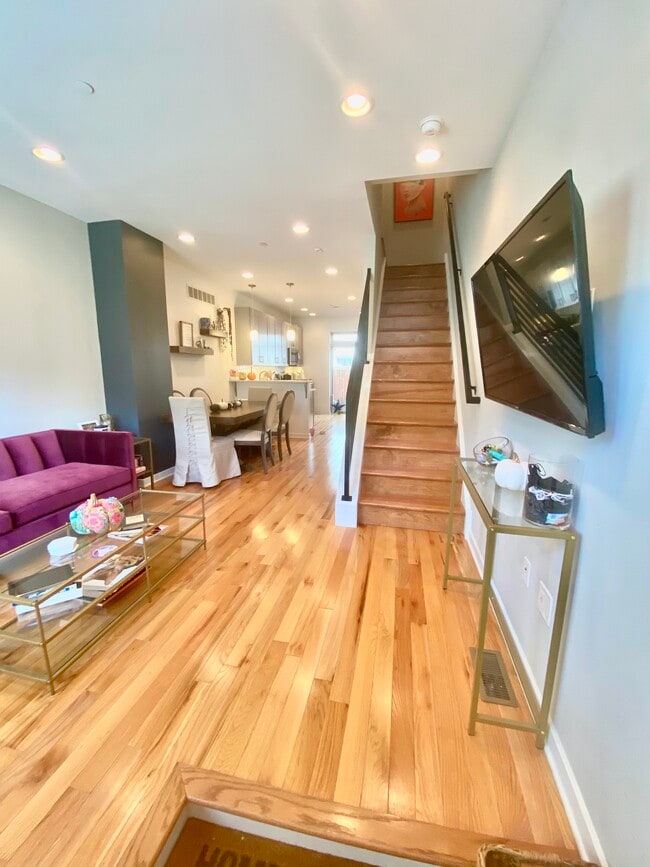 Photo - 2135 Mountain St