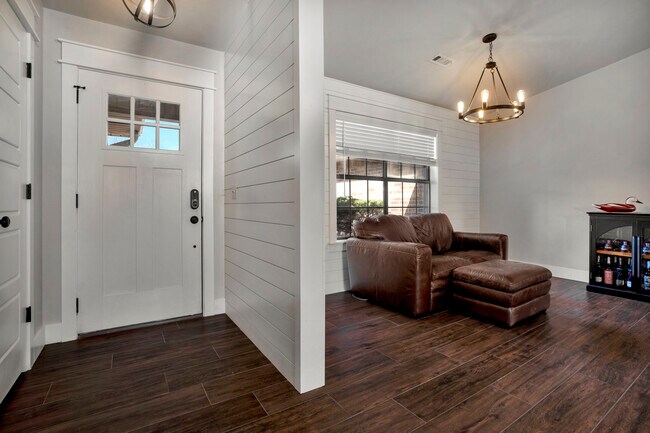 Photo - 1703 Willard St