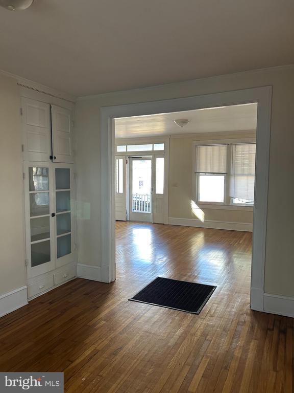 Photo - 113 W Monmouth St