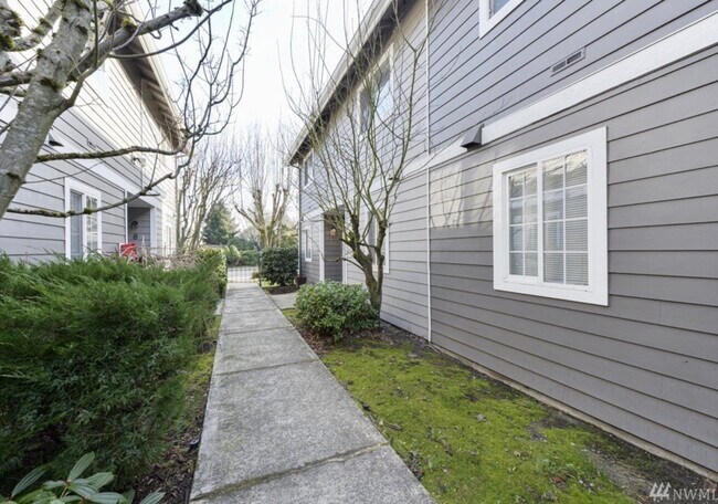 Photo - 4656 N Pearl St Unit 1