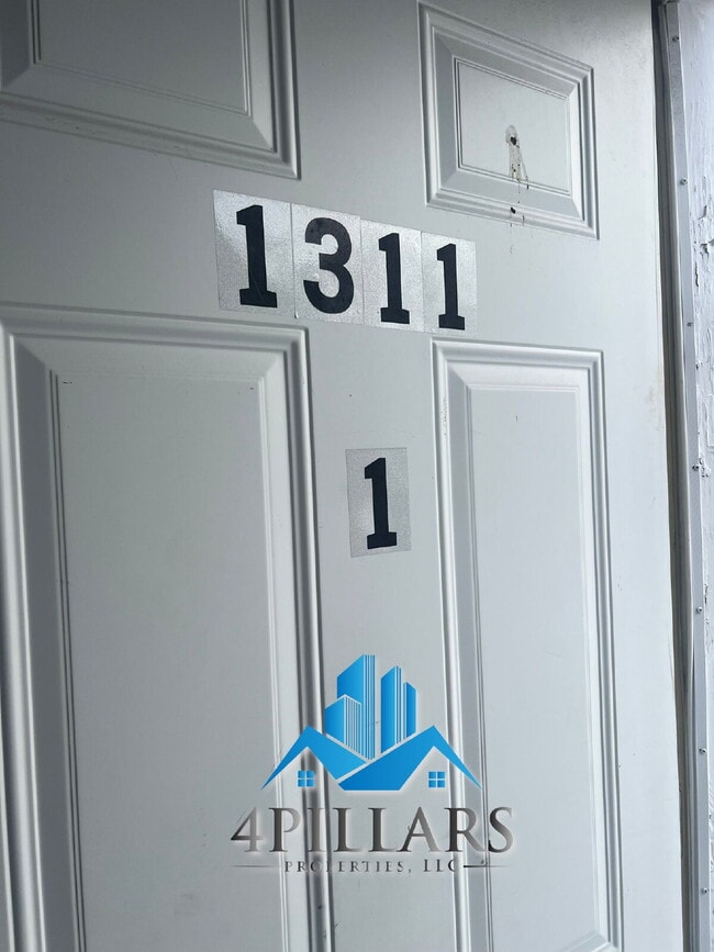 Building Photo - 1311 E Columbus Dr Unit 1