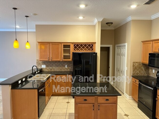 Photo - 878 Oakbranch Pl