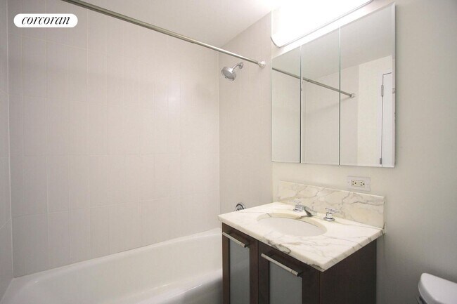 Photo - 121 E 23rd St