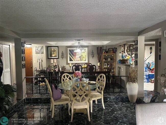 Building Photo - 3680 Inverrary Dr Unit 2w Rental
