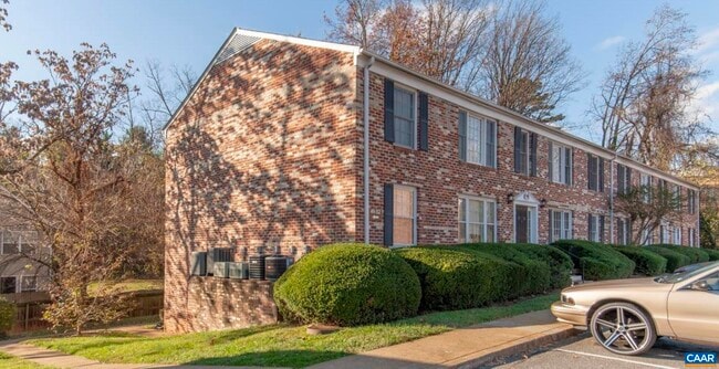 Building Photo - 2527 Hydraulic Rd Unit 51