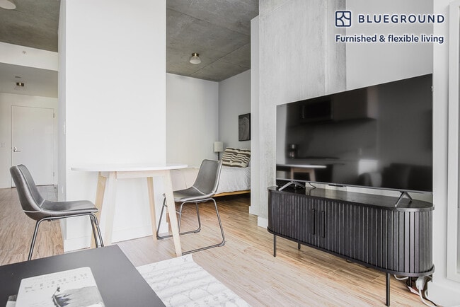 Photo - 165 N Desplaines St Unit FL5-ID1180