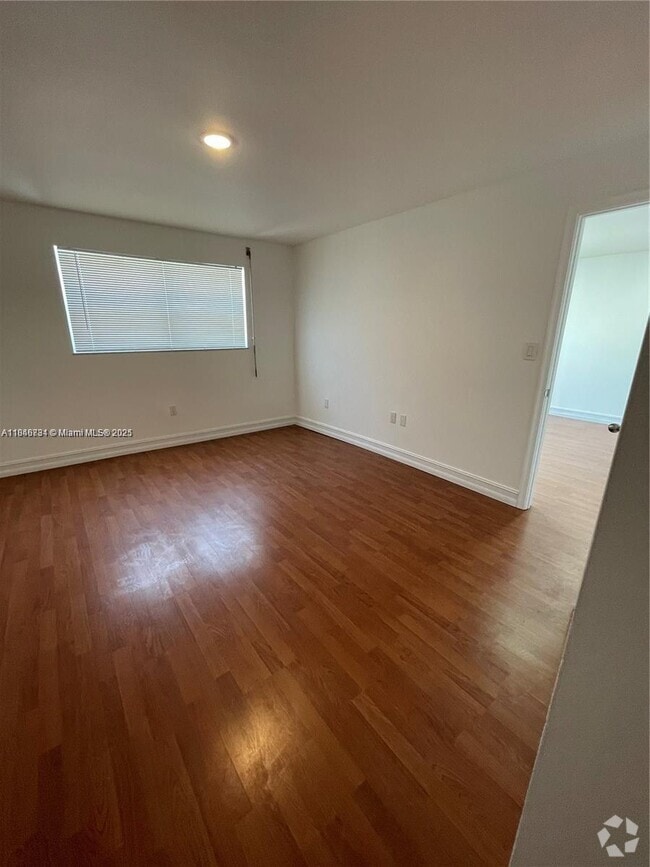 Building Photo - 1236 Alton Rd Unit 202 Rental