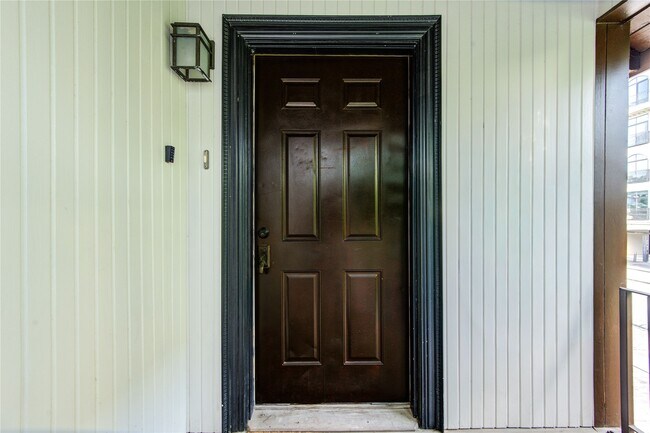 Photo - 1932 W Bell St
