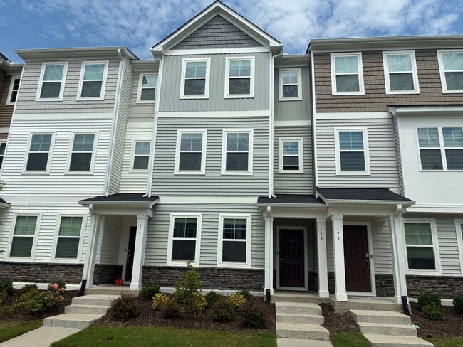 Building Photo - Room in Townhome on Sweet Lilac Wy