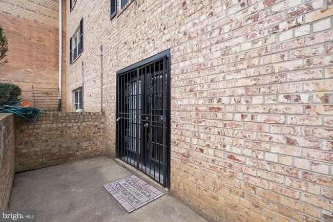 Building Photo - 405 N Beauregard St Unit 405