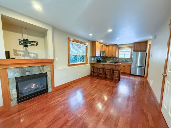Photo - 2bd/1.5ba Seattle Condo Unidad A