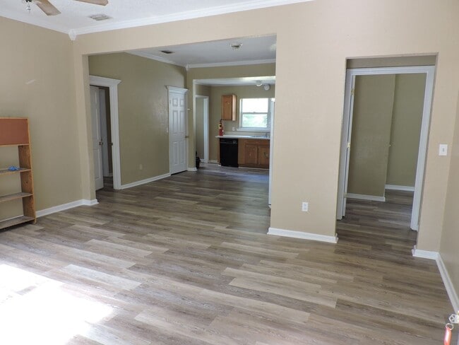 Photo - 620 SW Highland Ave