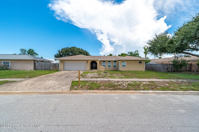 Photo - 645 Caiman St