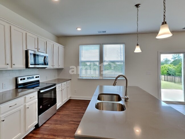 Photo - 151 Hazel Pk Dr