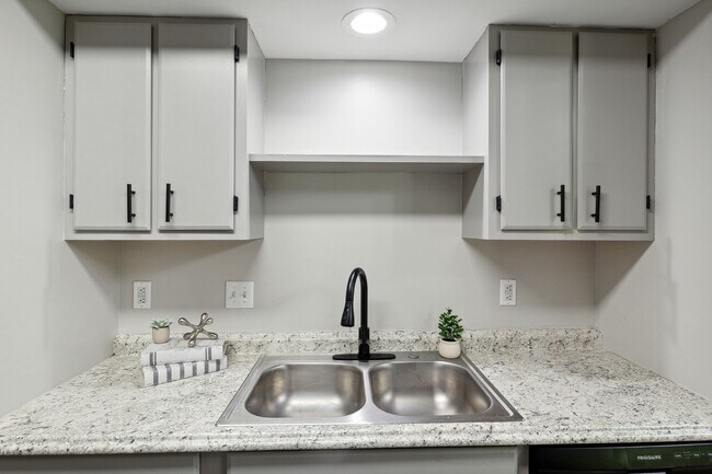 Hunter's Pond Apartments