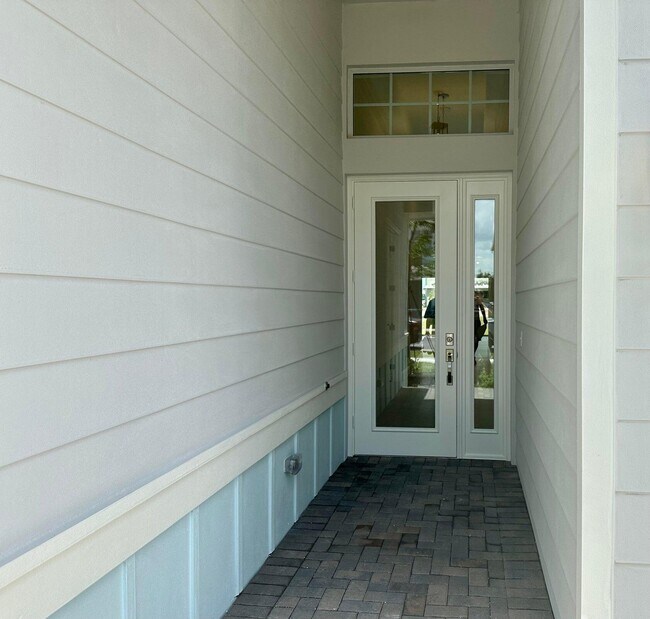 Photo - 1346 Harvester Xing