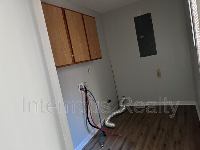 Photo - 1952 Gion St