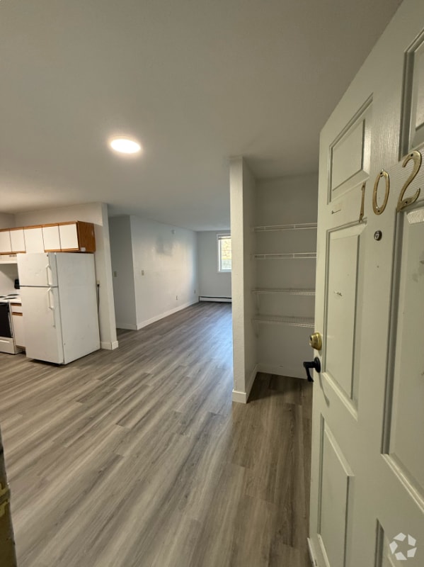 Building Photo - 1518 1st St E Rental