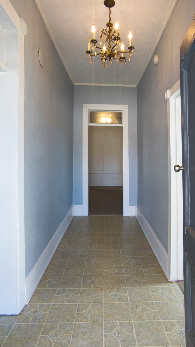 Photo - 617 Holcomb St