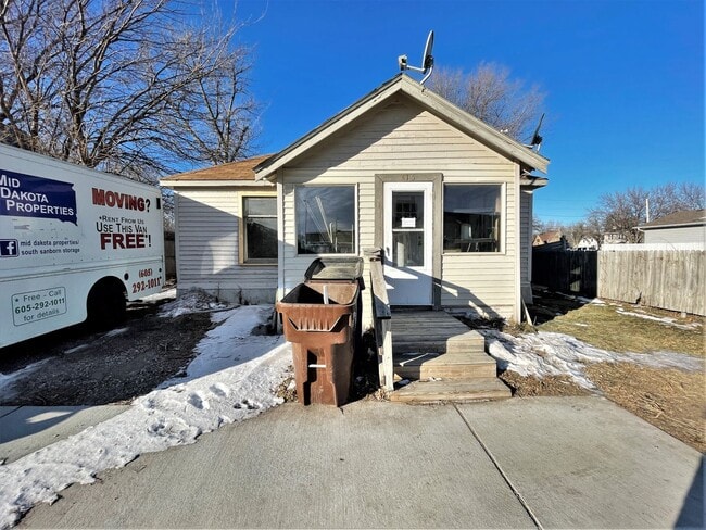 415 N Sanborn- 3 bedroom house - 415 N Sanborn- 3 bedroom house