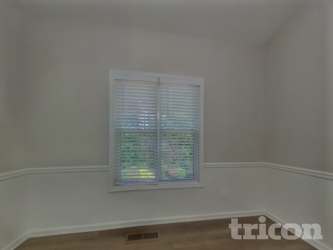 Photo - 2030 Township Dr