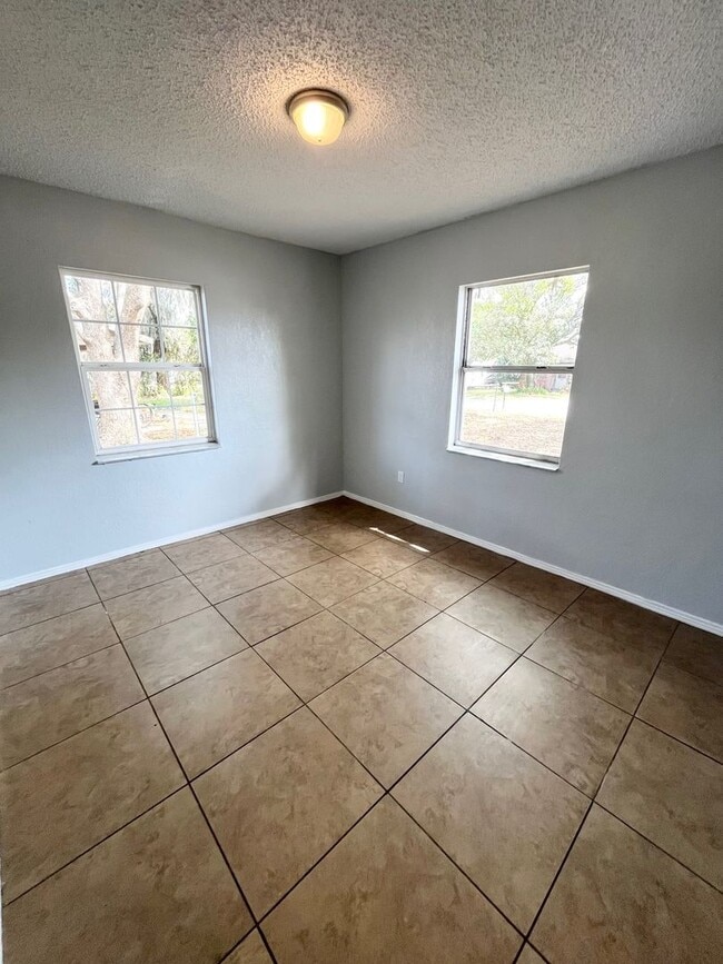 Photo - Cute 3BR/1BA Lakeland Home Near Southeastern University! No Application Fee!