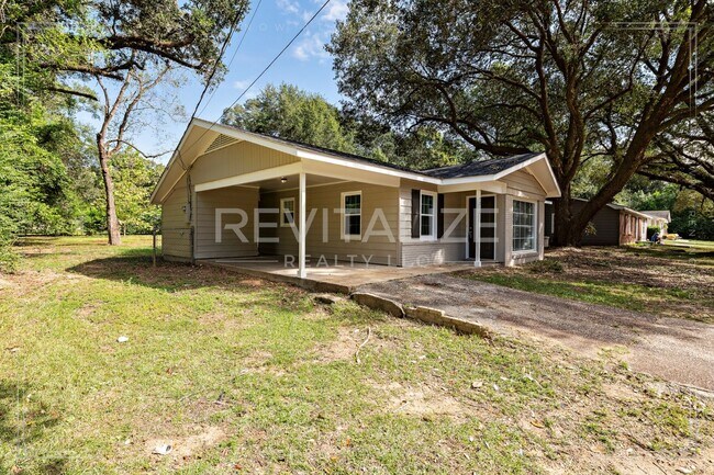 Photo - Cozy, Updated 3-Bedroom Home with a Shady Yard!