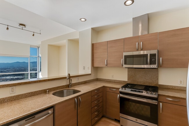 Photo - 1 Mandalay Pl Unit 1701