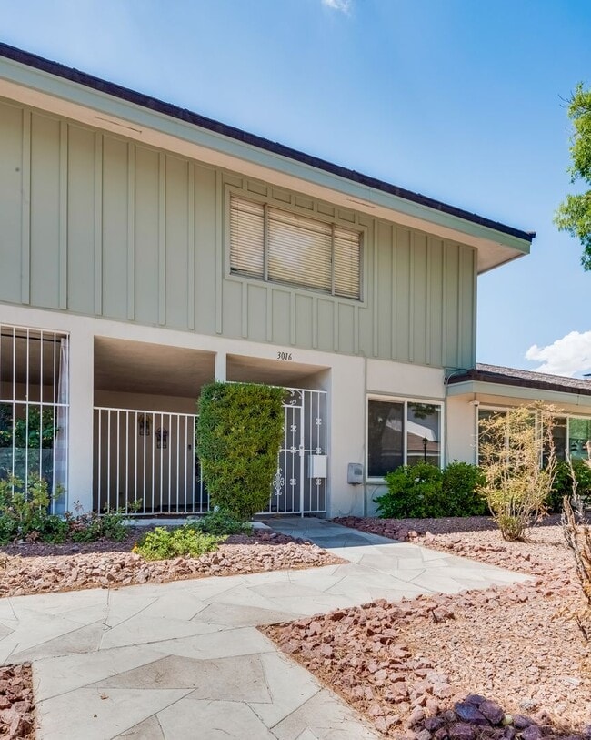 Building Photo - 3016 El Camino Ave