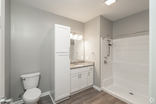 1BR, 1BA - 900SF - Bathroom