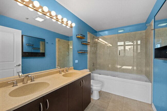 Photo - 511 W Division St Unit 807