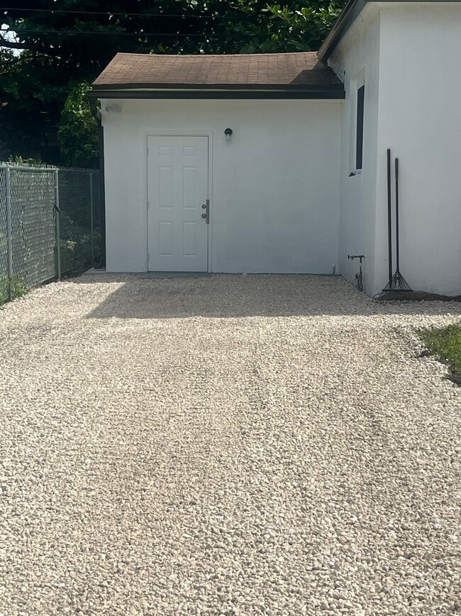 Photo - 1824 NW 49th St Unidad Studio