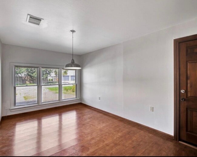 Photo - 2044 Thonig Rd