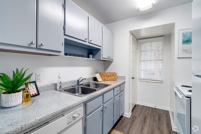 1BR, 1BA - 823SF - A2 - Kitchen